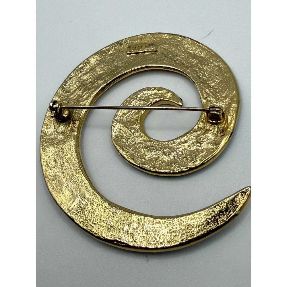 Signed M Jent Black‎ Enamel Spiral Brooch Gold Tone Vintage Swirl Pin